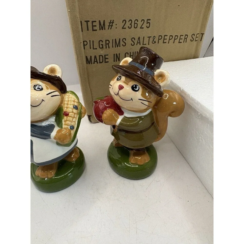 Pilgrim Squirrels Ceramic High Gloss Salt And Pepper Shaker’s Thanksgiving NIB